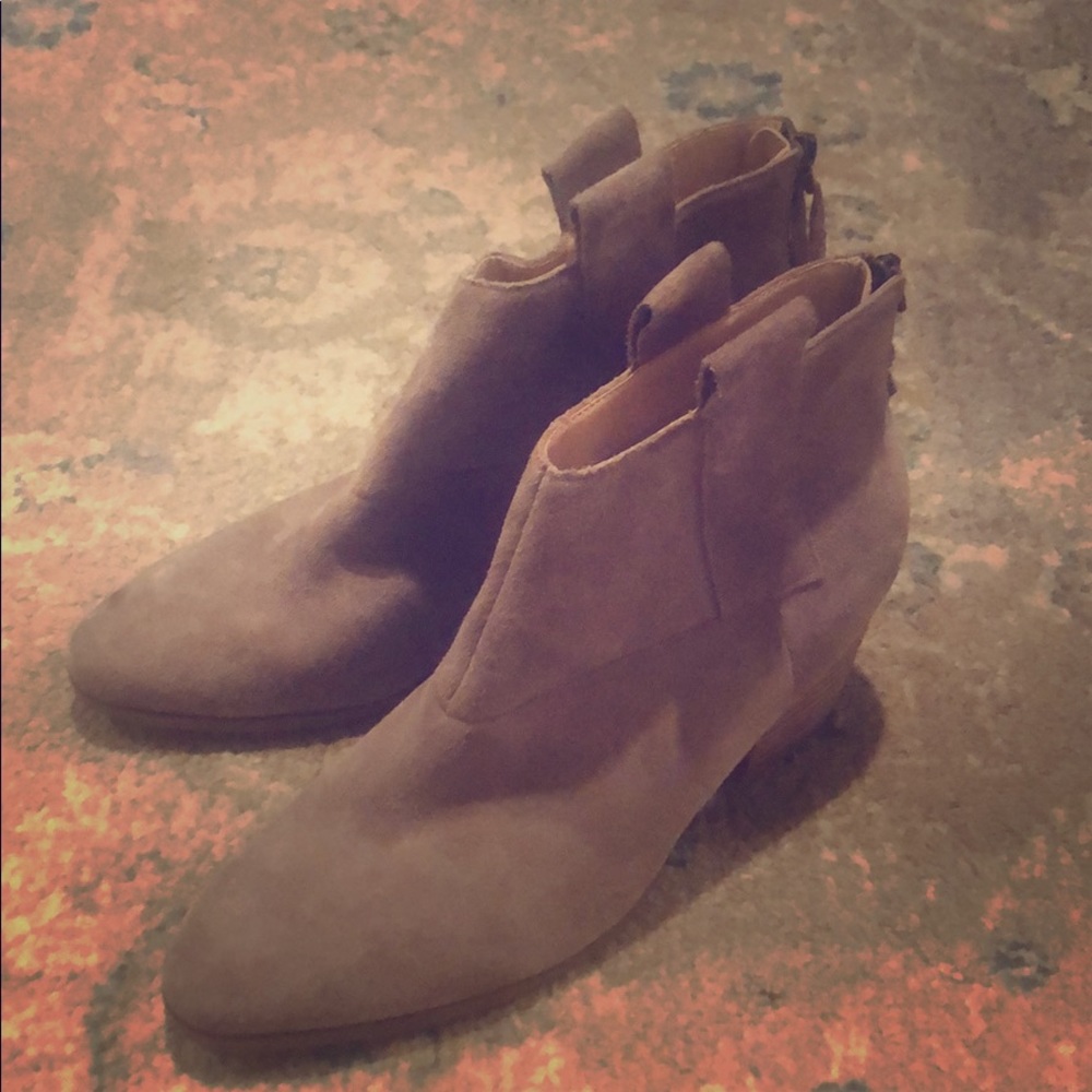 Sole society booties tan 7